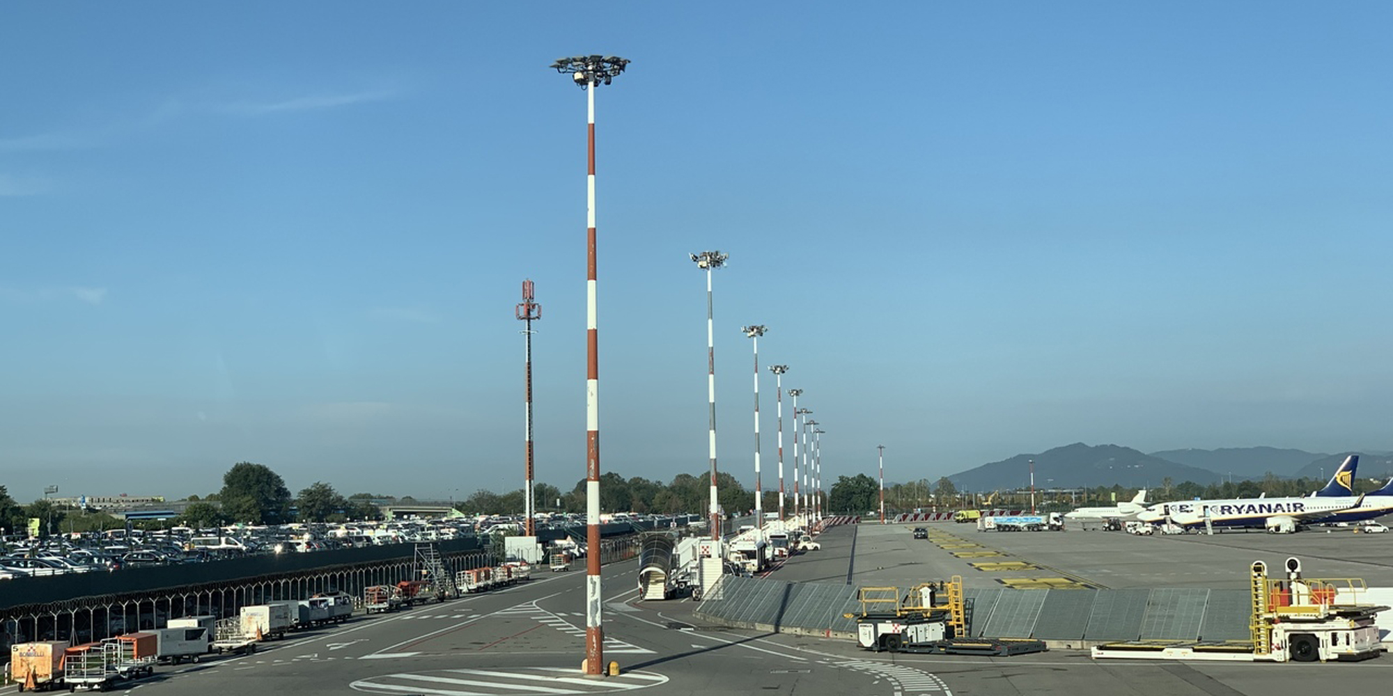 Совмещение мачт и опор для строительства комплексной осветительной сети аэропорта