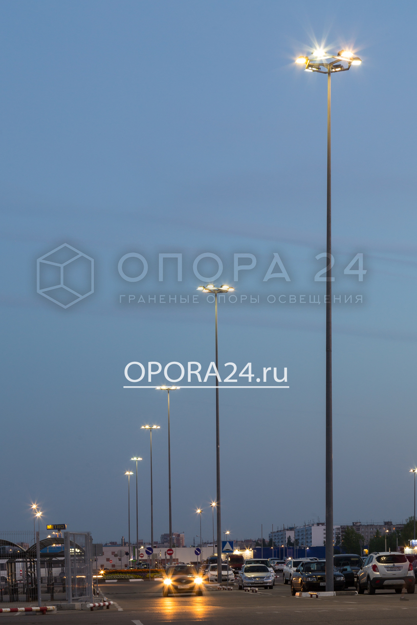 Осветительная конструкция типа НПГ с корпусом выстой в 14 метров может использоваться как аналог мачты. Вместо консольных светильников на ее верхушке ставятся прожекторы.